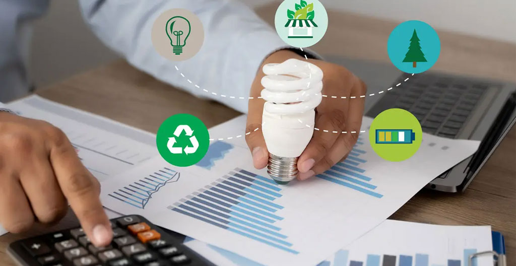 Responsable administratif de PME consultant ses factures de gaz et contrats énergétiques dans un environnement industriel